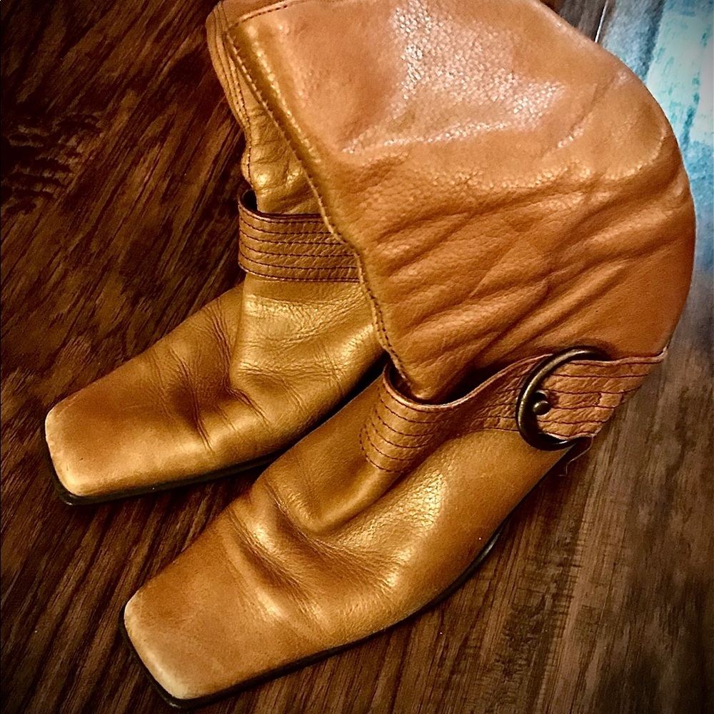 Anne Klein pebbled leather square toed heal boots with metal accent - Picture 2 of 6